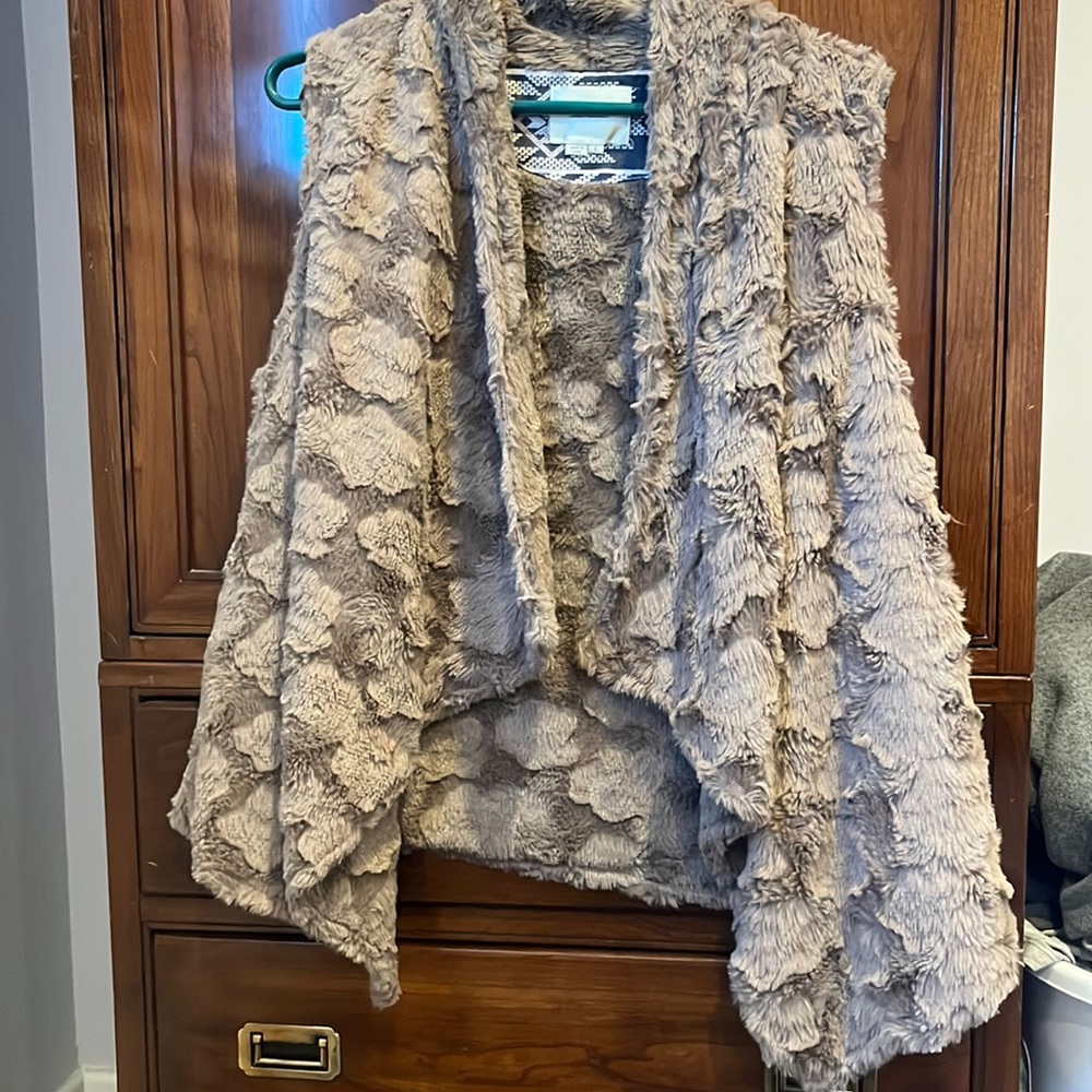 Anthropologie elevenses faux fur vest
